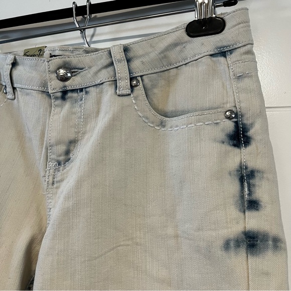 Seven7 | NWT Embellished Denim Shorts - Picture 4 of 15